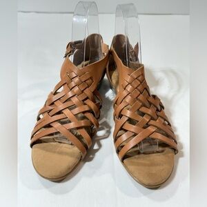 COMFORTIVA Brown leather Woven Sandals size 7
